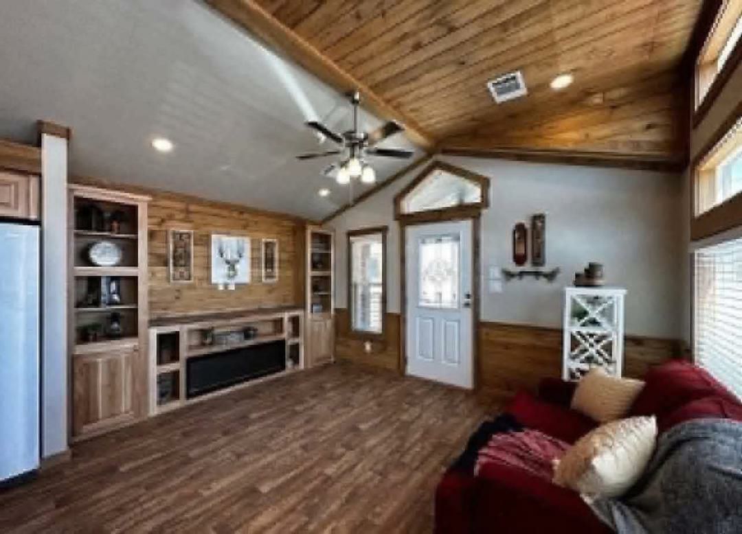 The Sunstone — Cabin-Style 2-Bed 750 Sq Ft thumbnail 2