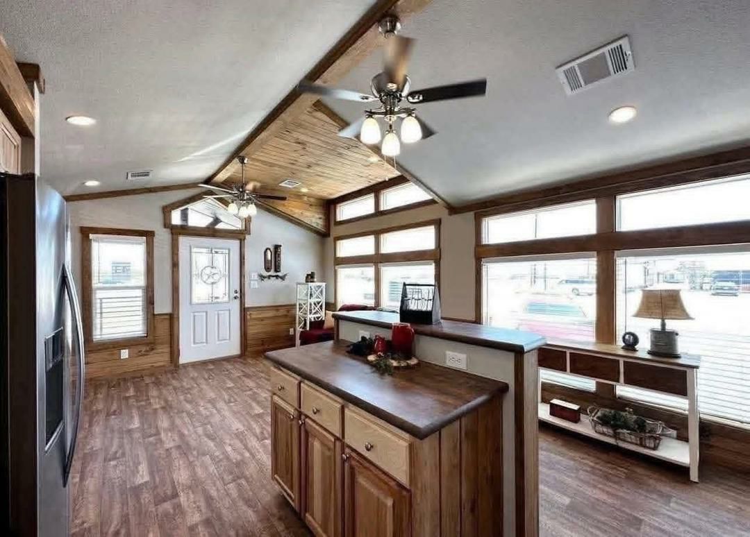 The Sunstone — Cabin-Style 2-Bed 750 Sq Ft thumbnail 3