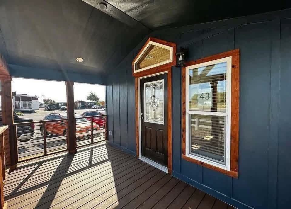 The Sunstone — Cabin-Style 2-Bed 750 Sq Ft thumbnail 5