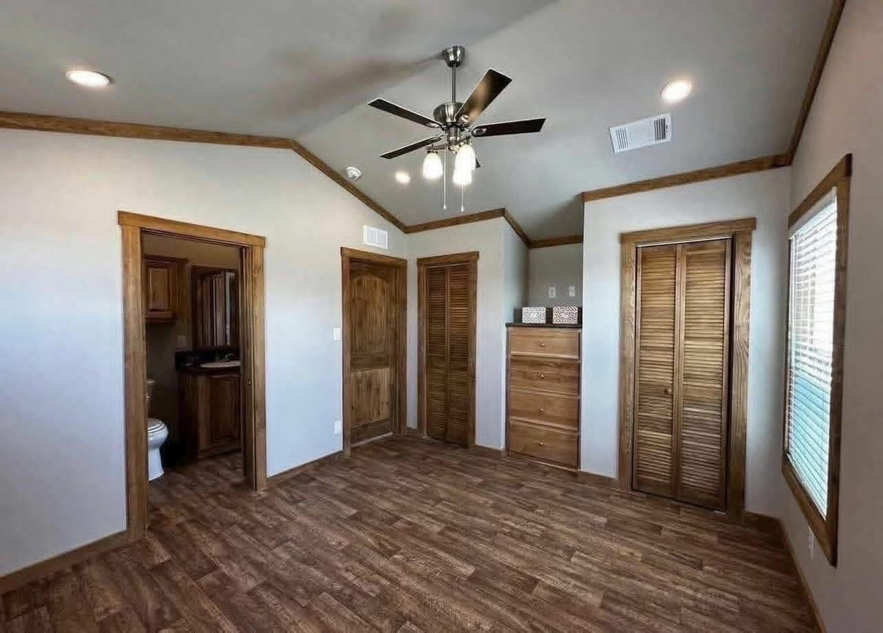 The Sunstone — Cabin-Style 2-Bed 750 Sq Ft thumbnail 9