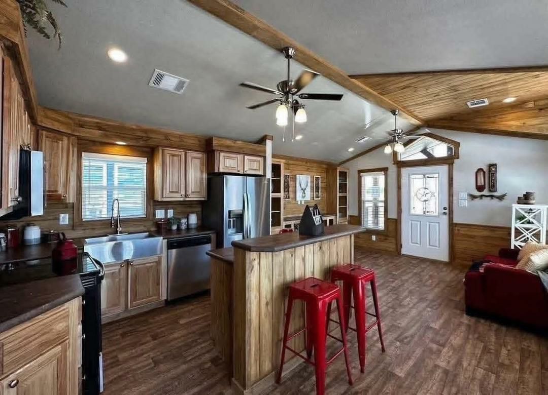 The Sunstone — Cabin-Style 2-Bed 750 Sq Ft thumbnail 10