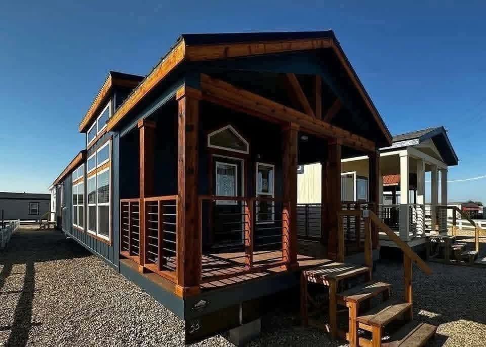 The Sunstone — Cabin-Style 2-Bed 750 Sq Ft
