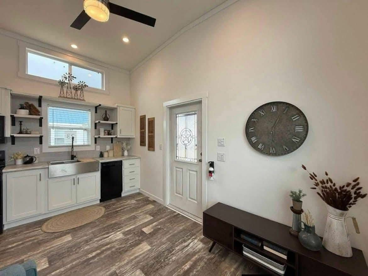 399 Sqft Agate 522 ALT Loft — Park Model thumbnail 2