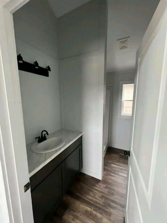 The Foxglove Cabin — 2-Bed 640 Sq Ft thumbnail 3