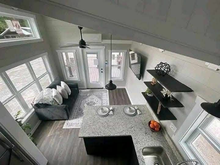 The Blackberry Loft — Luxury Park Cottage thumbnail 3