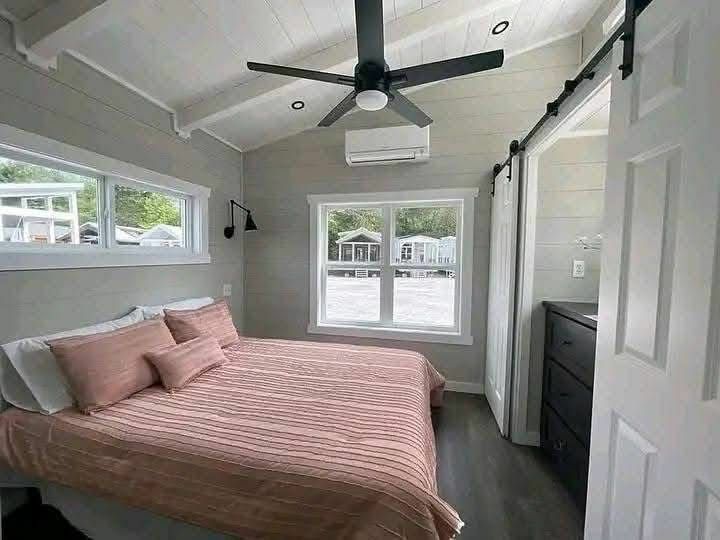 The Blackberry Loft — Luxury Park Cottage thumbnail 4