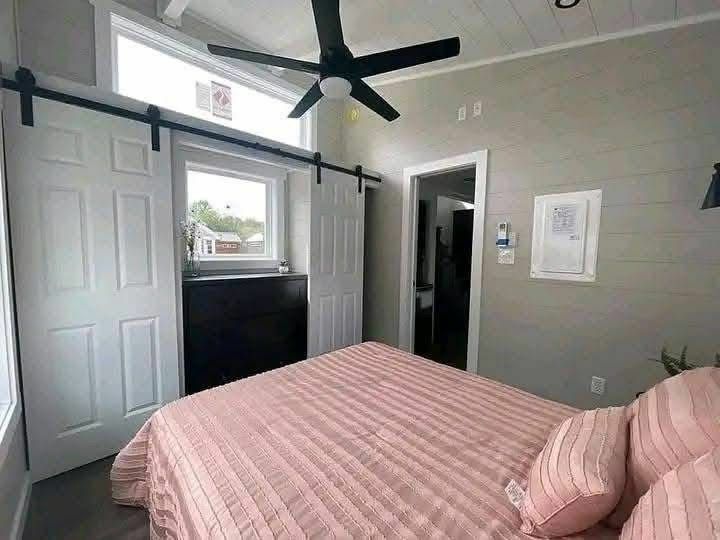 The Blackberry Loft — Luxury Park Cottage thumbnail 5