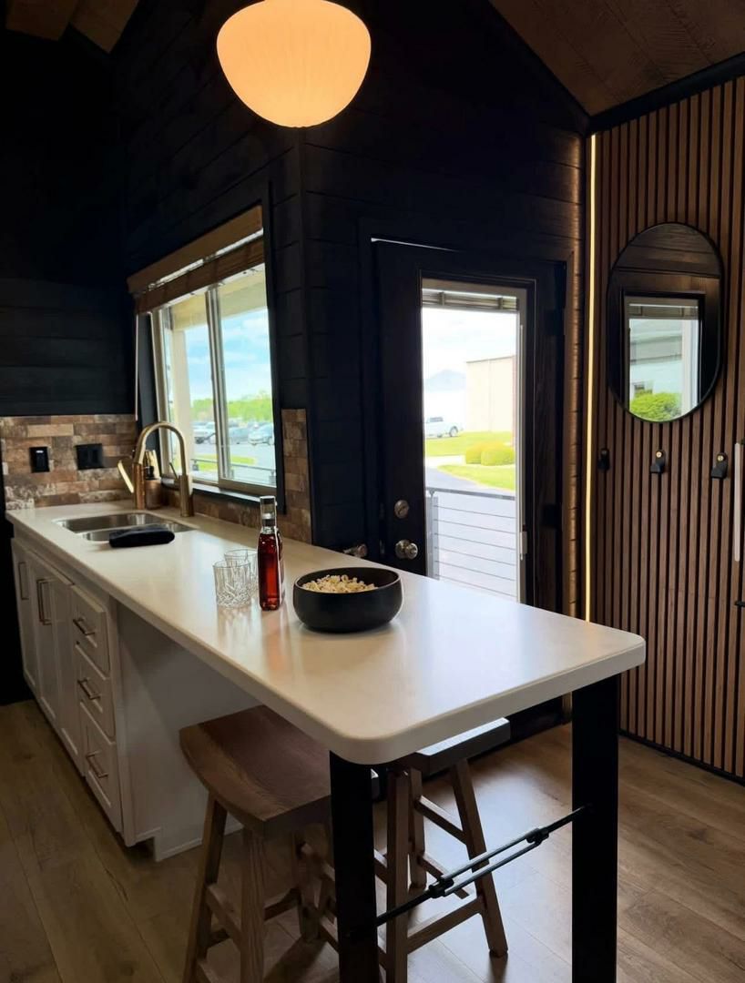 The ELDORADO — 1-Bed with Soaking Tub & Porch thumbnail 8