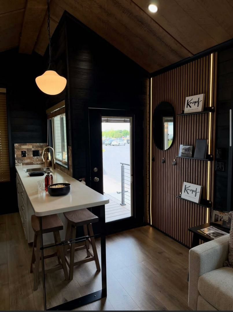 The ELDORADO — 1-Bed with Soaking Tub & Porch thumbnail 9