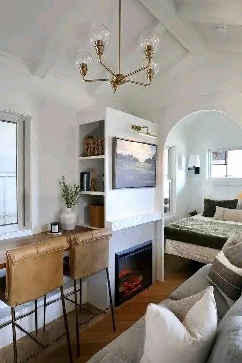 Famous Bayview — Used 2020 1-Bed with Loft thumbnail 11