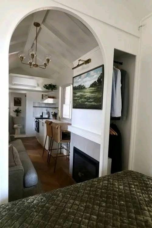 Famous Bayview — Used 2020 1-Bed with Loft thumbnail 12