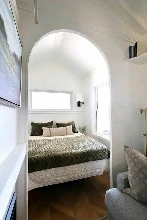 Famous Bayview — Used 2020 1-Bed with Loft thumbnail 7