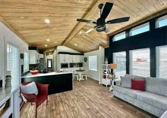 Brownwood-Blackwood — 2-Bed 845 Sq Ft with Screened Porch thumbnail 3