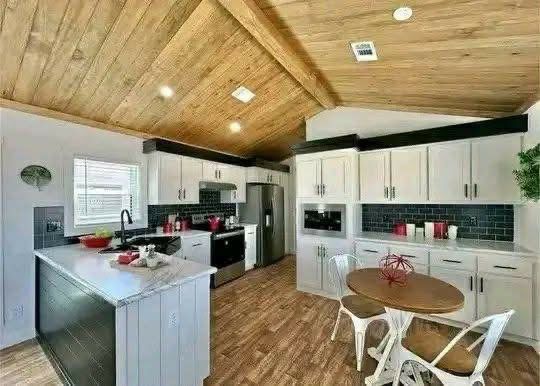Brownwood-Blackwood — 2-Bed 845 Sq Ft with Screened Porch thumbnail 4