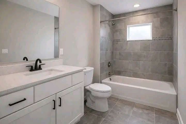 Grand 4-Bed 2-Bath Home — Walk-In Closet & Luxury Suite thumbnail 6