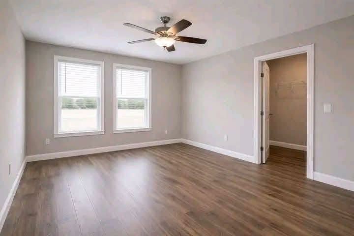 Grand 4-Bed 2-Bath Home — Walk-In Closet & Luxury Suite thumbnail 7