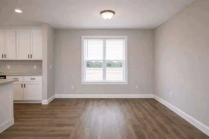Grand 4-Bed 2-Bath Home — Walk-In Closet & Luxury Suite thumbnail 8