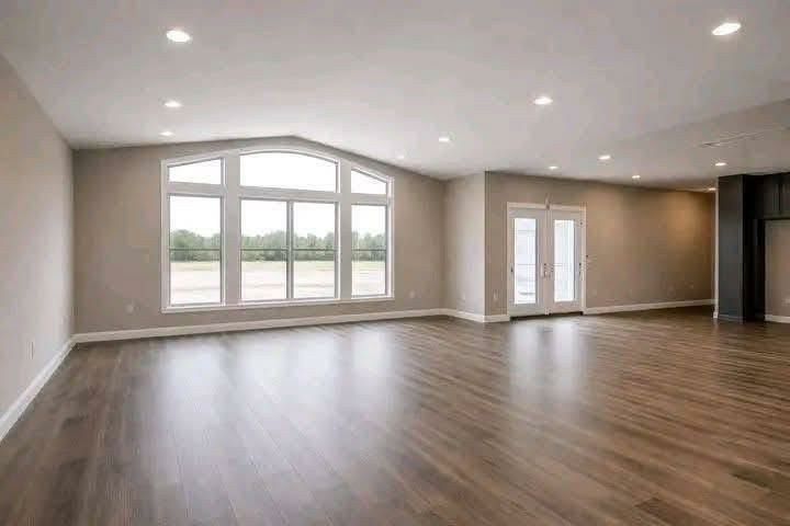 Grand 4-Bed 2-Bath Home — Walk-In Closet & Luxury Suite thumbnail 10