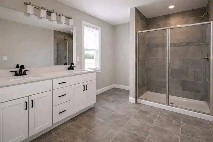 Grand 4-Bed 2-Bath Home — Walk-In Closet & Luxury Suite