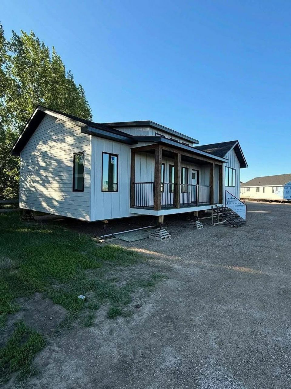 The Klondike — 2-Bed+Office 1,208 Sq Ft Luxury thumbnail 3