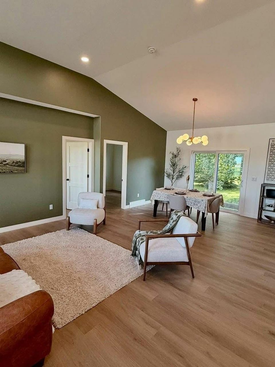 The Klondike — 2-Bed+Office 1,208 Sq Ft Luxury thumbnail 6