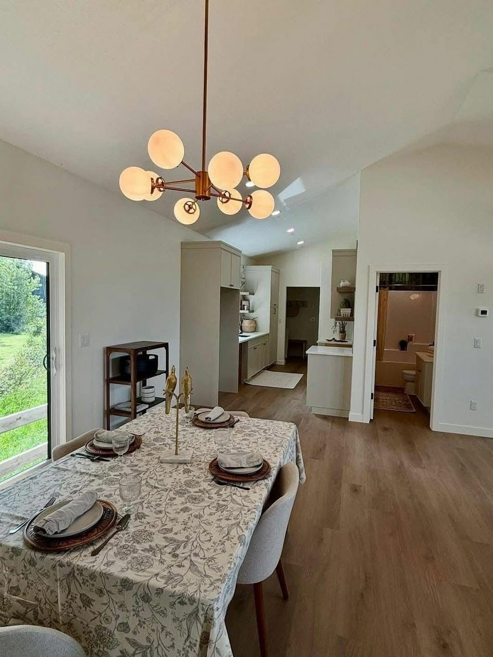 The Klondike — 2-Bed+Office 1,208 Sq Ft Luxury thumbnail 9
