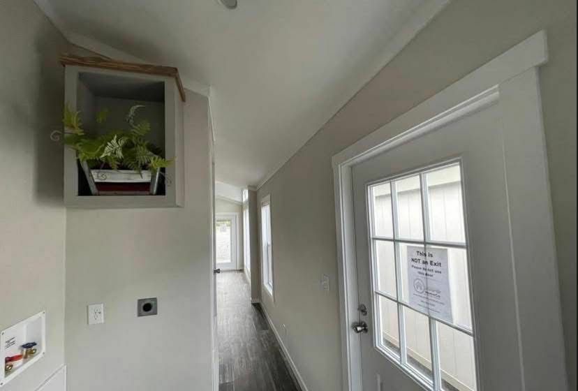 Deekan — Rustic 1-Bed 607 Sq Ft thumbnail 2
