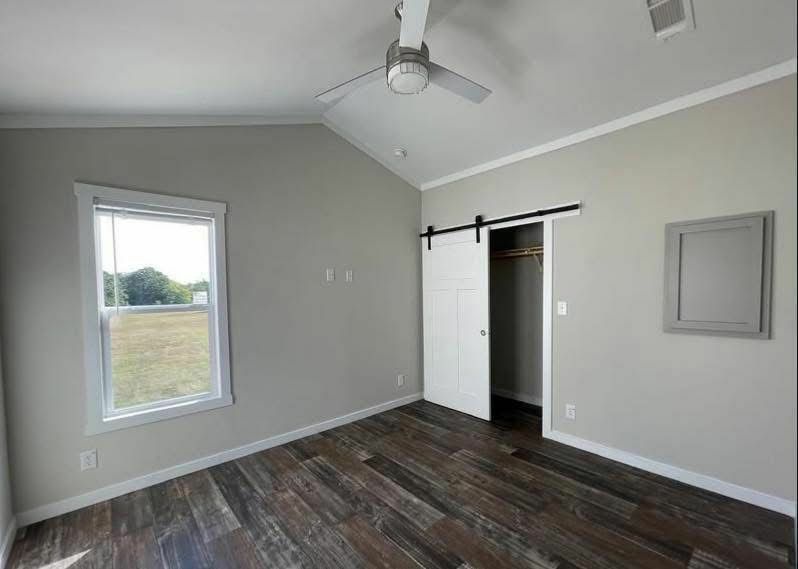 Deekan — Rustic 1-Bed 607 Sq Ft thumbnail 5