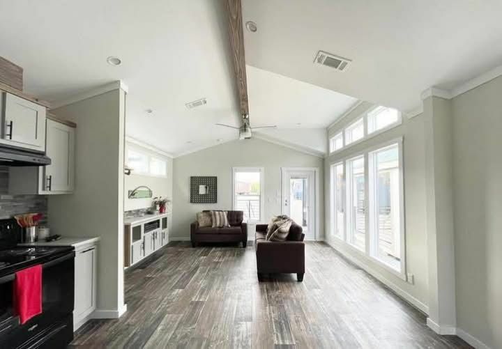 Deekan — Rustic 1-Bed 607 Sq Ft thumbnail 8
