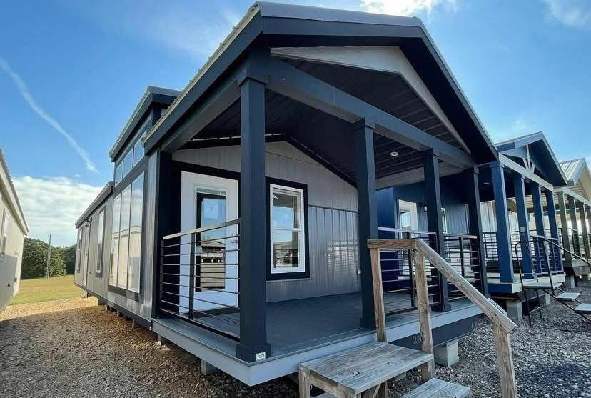 Deekan — Rustic 1-Bed 607 Sq Ft
