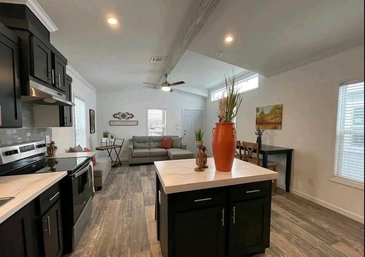 Model RBI36207 — 2-Bed 940 Sq Ft Deal thumbnail 6
