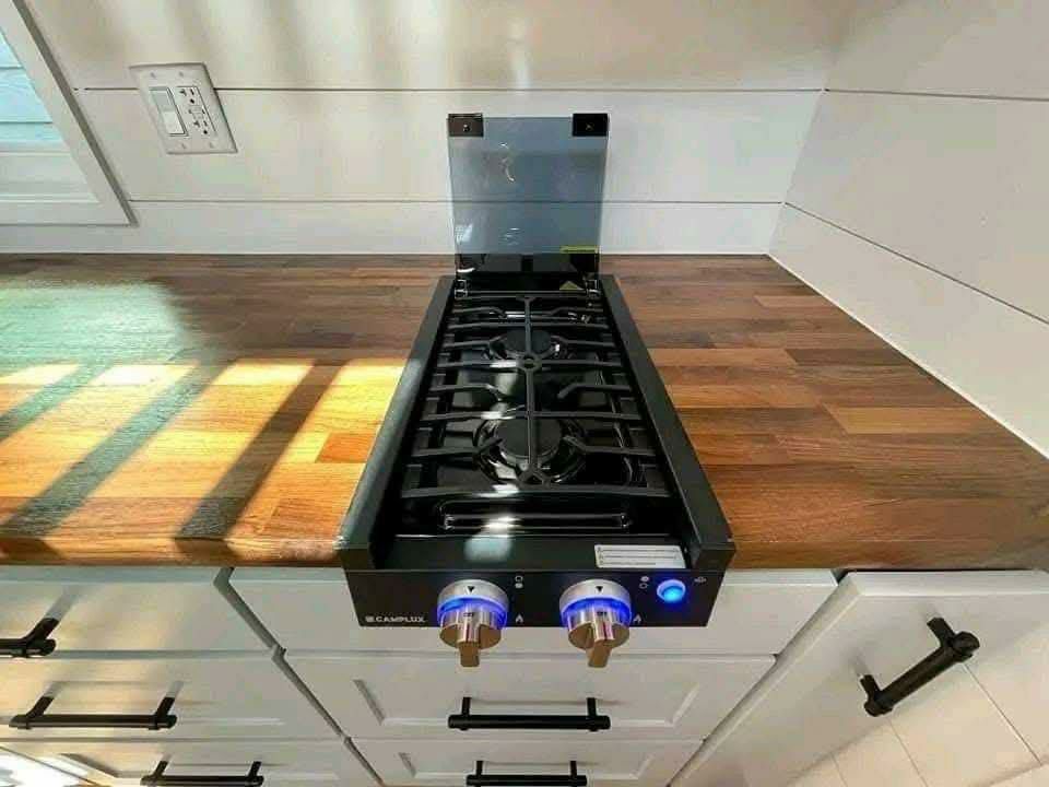 32' Poseidon — Sleeps Up To 6 thumbnail 4