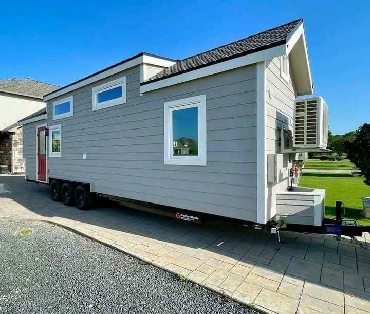 32' Poseidon — Sleeps Up To 6 thumbnail 6