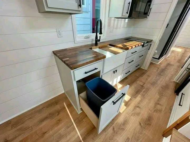 32' Poseidon — Sleeps Up To 6 thumbnail 7