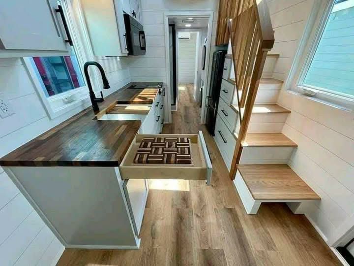 32' Poseidon — Sleeps Up To 6 thumbnail 8
