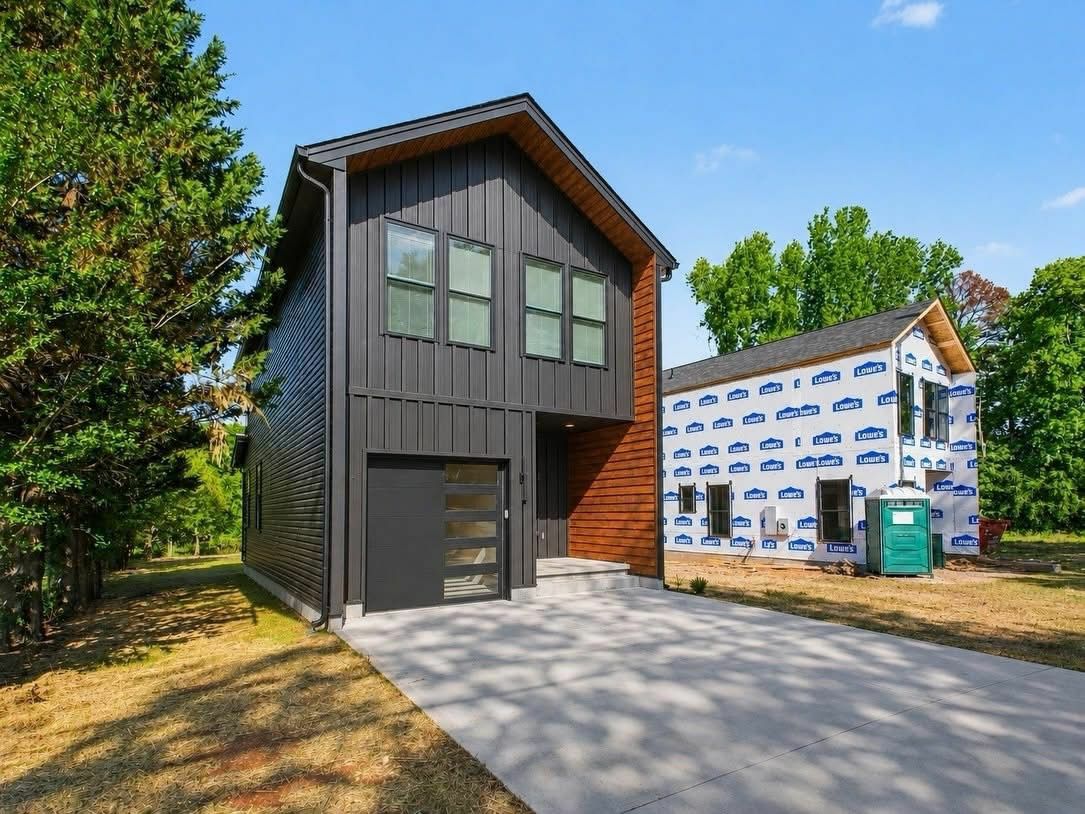 The Summit Manor — Modern Family Oasis