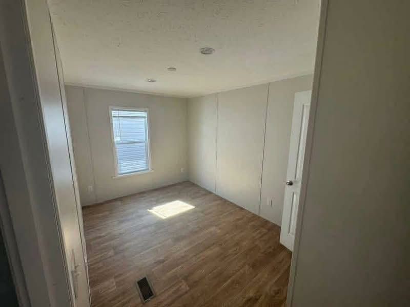The Trek — 1-Bed 540 Sq Ft with Built-In Porch thumbnail 10