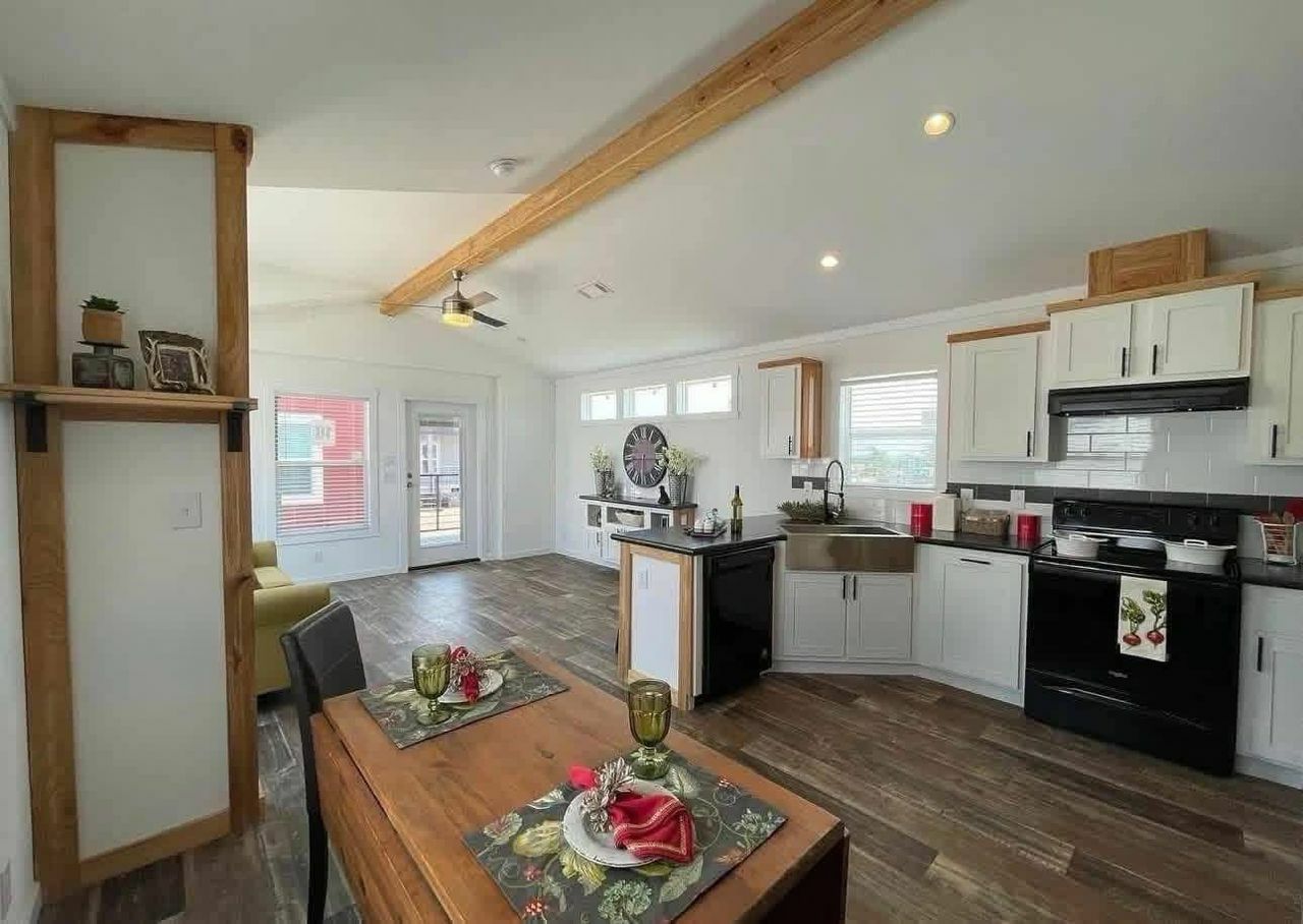 Dasha — 880 Sq Ft 2-Bed 2-Bath Single-Section thumbnail 3