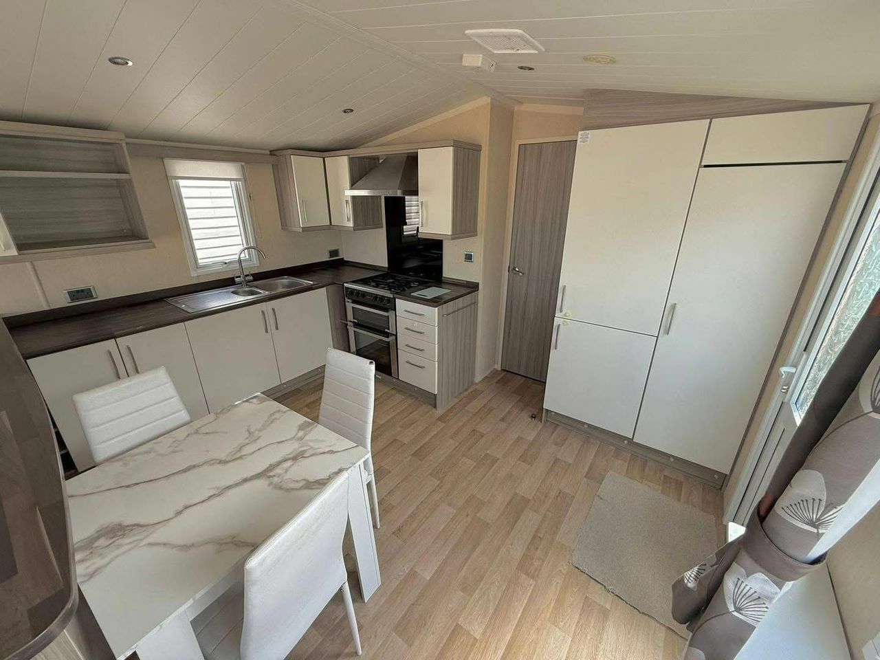 2015 Swift Moselle — 3-Bed 40ft Family Tiny Home thumbnail 3