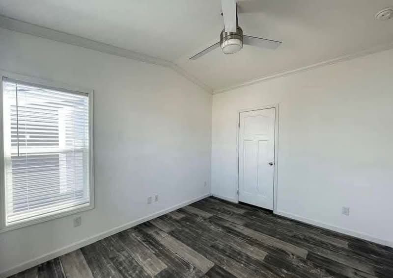 Modern 2-Bed 758 Sq Ft — Trey Ceiling & Island Bar thumbnail 3
