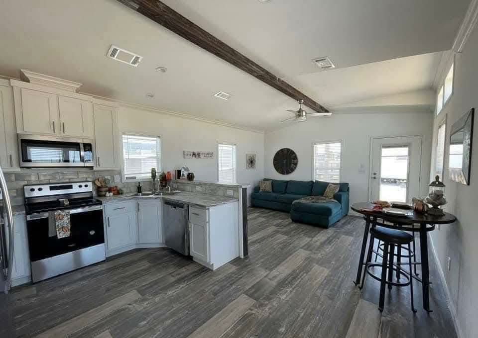 Modern 2-Bed 758 Sq Ft — Trey Ceiling & Island Bar thumbnail 5