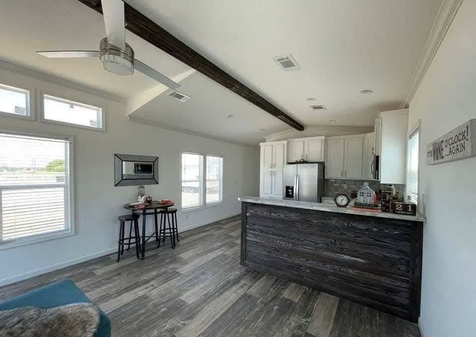 Modern 2-Bed 758 Sq Ft — Trey Ceiling & Island Bar thumbnail 7