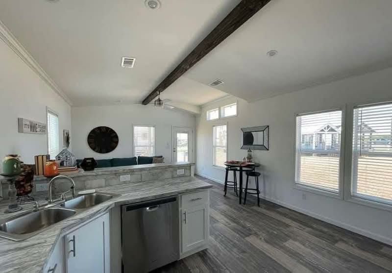 Modern 2-Bed 758 Sq Ft — Trey Ceiling & Island Bar thumbnail 8