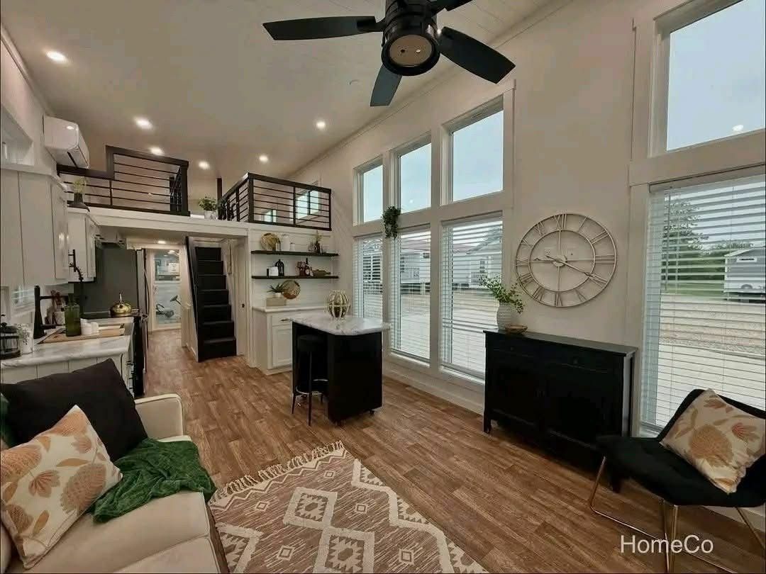 Platinum Cottages Majestic — Lakeview 1-Bed + Two Porches thumbnail 12