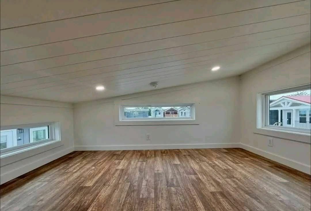 Platinum Cottages Majestic — Lakeview 1-Bed + Two Porches thumbnail 13