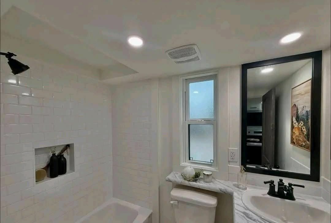 Platinum Cottages Majestic — Lakeview 1-Bed + Two Porches thumbnail 14