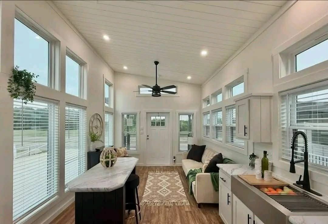Platinum Cottages Majestic — Lakeview 1-Bed + Two Porches thumbnail 15