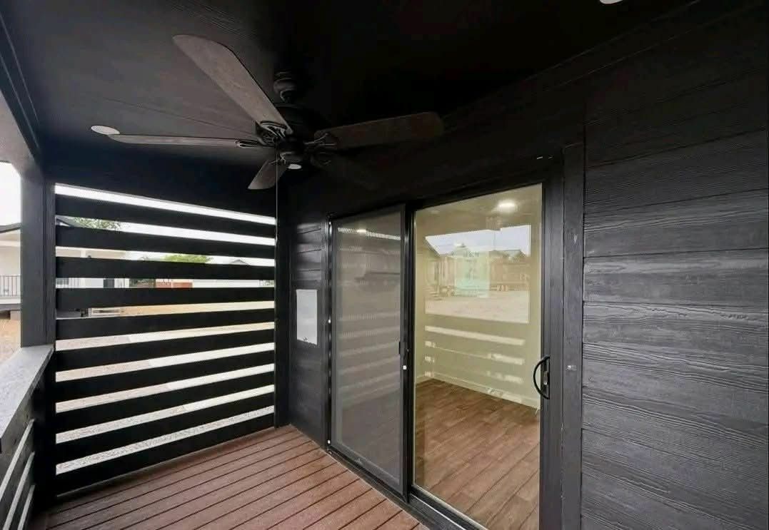 Platinum Cottages Majestic — Lakeview 1-Bed + Two Porches thumbnail 16