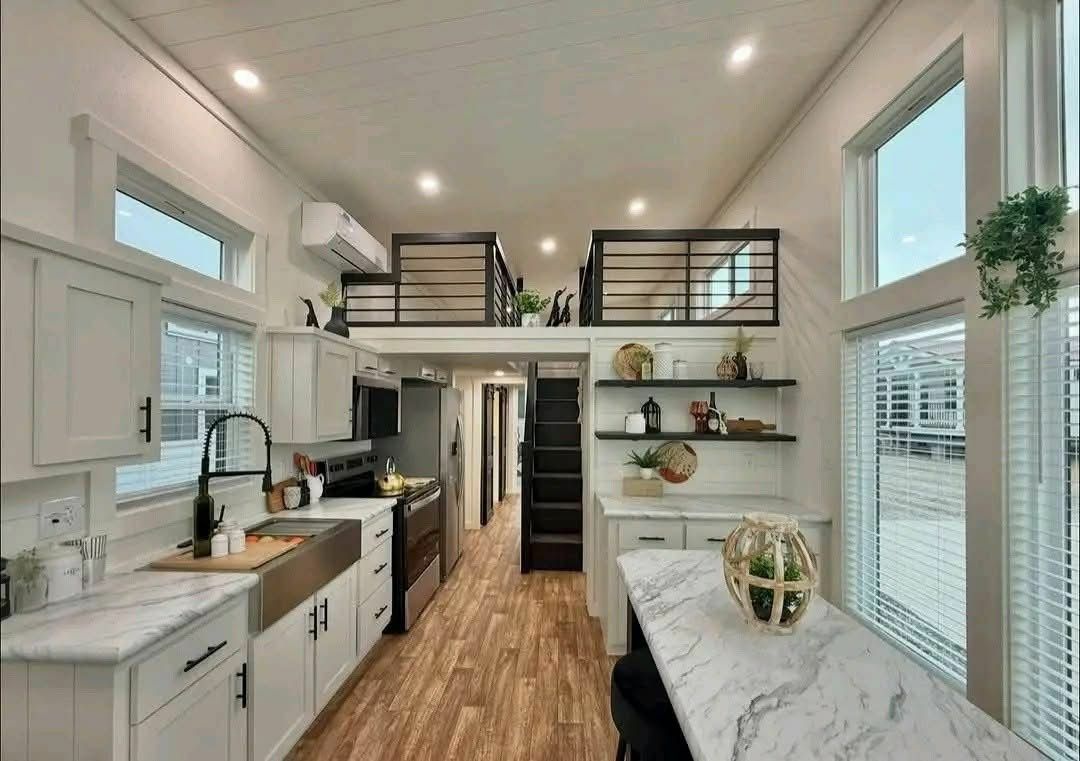 Platinum Cottages Majestic — Lakeview 1-Bed + Two Porches thumbnail 3