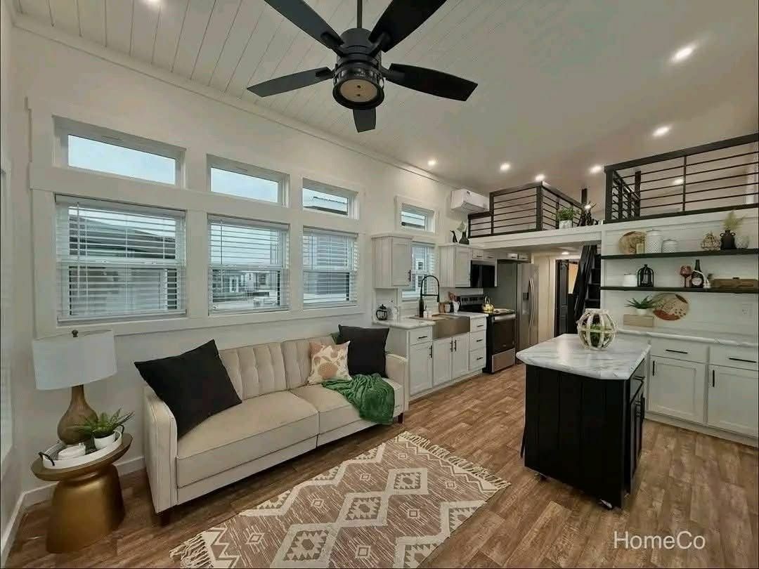 Platinum Cottages Majestic — Lakeview 1-Bed + Two Porches thumbnail 5